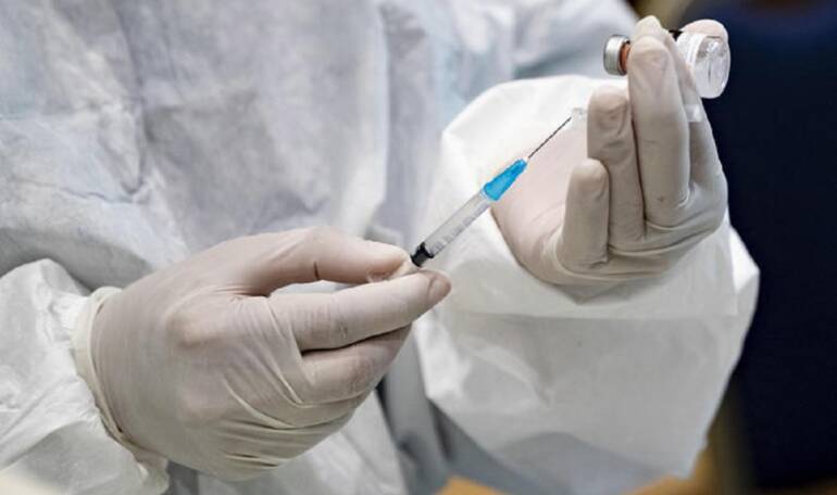 Vaccino, senza la quarta dose quasi 12 milioni di italiani