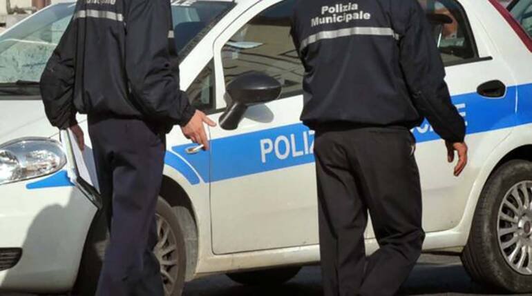 Napoli, sequestrata a Marianella un’area utilizzata per il deposito di auto rubate