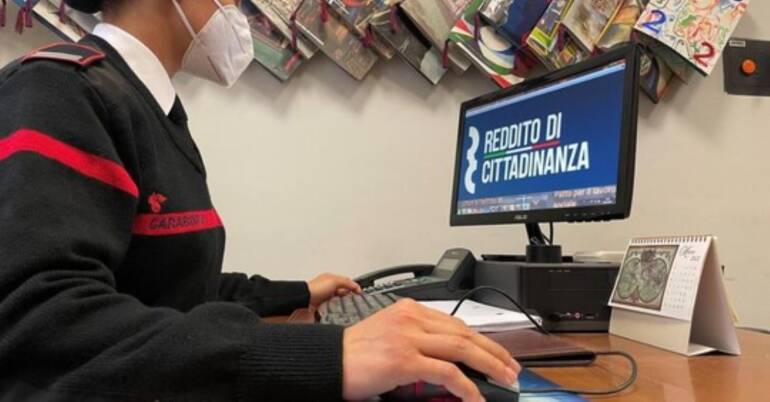 Camorristi con il Reddito di cittadinanza: in 5 finiti nell’inchiesta. Altri 25 indagati