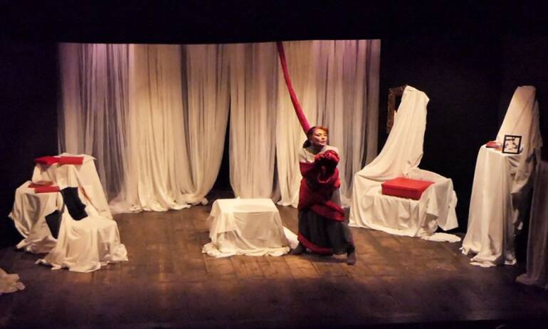 Rosaria De Cicco in ‘I giorni dell’abbandono’ di Elena Ferrante al Pozzo e il Pendolo Teatro