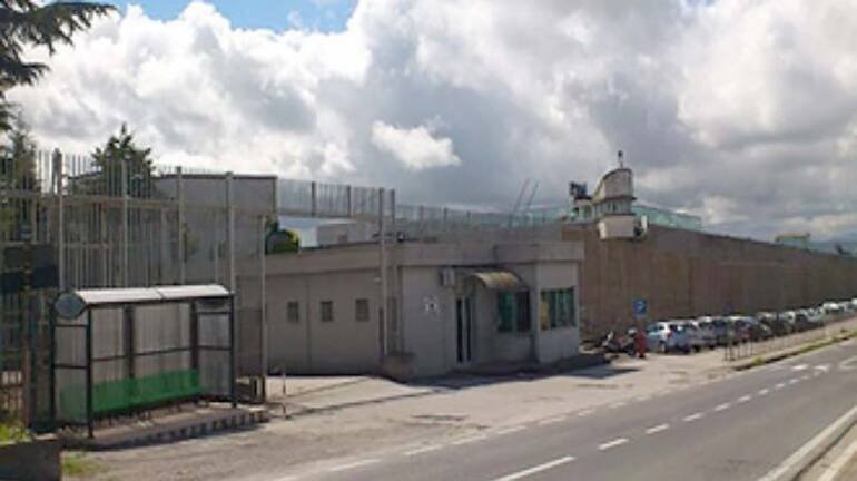 Torre annunziata, la fa ubriacare e le ruba carta di credito, arrestato 46enne