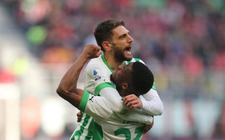 Insulti e minacce online a Berardi e alla moglie dopo la vittoria sul Milan