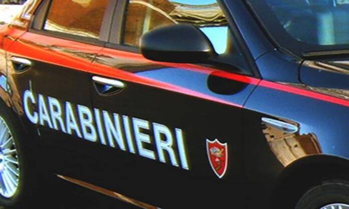 Napoli ruba auto dei carabinieri