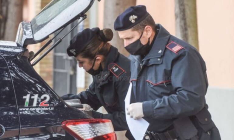 napoli donna rapinata 30 euro