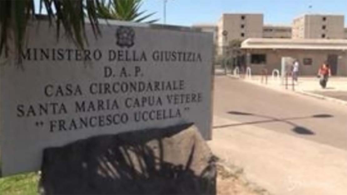 Cellulari confiscati nel carcere di Santa Maria, 4 detenuti in attesa di processo