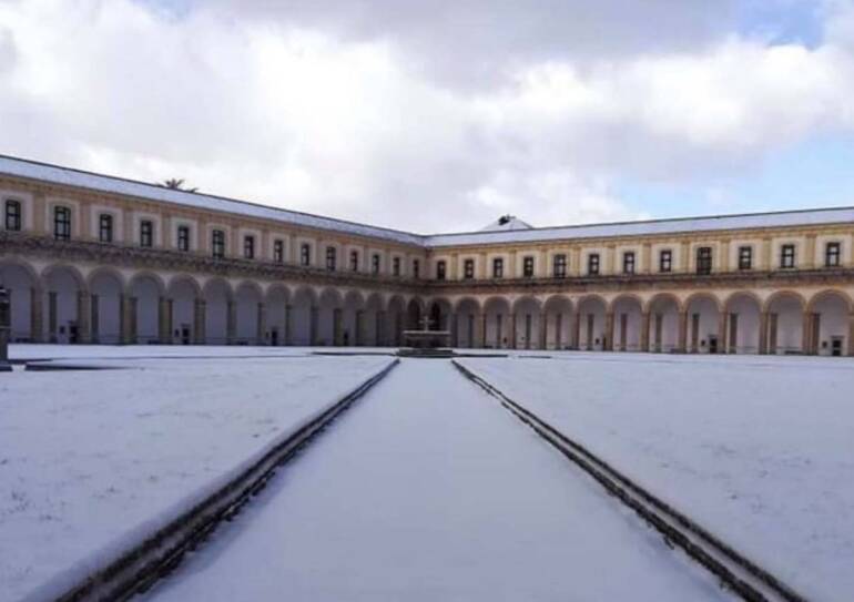 Neve in provincia di Salerno: imbiancata la Certosa di Padula