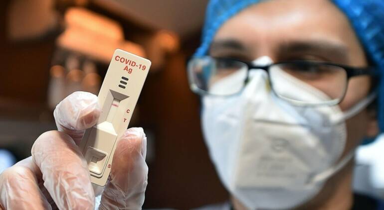 Il Covid in Campania: i contagi aumentano, ma i ricoveri sono ancora sotto controllo