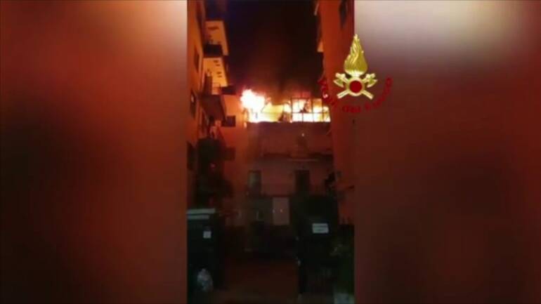Incendio a Portici, sgomberato palazzo