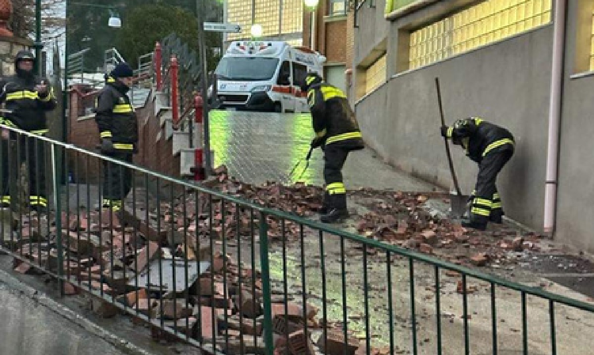 Maltempo a Capri, crolla rivestimento esterno del Pronto soccorso