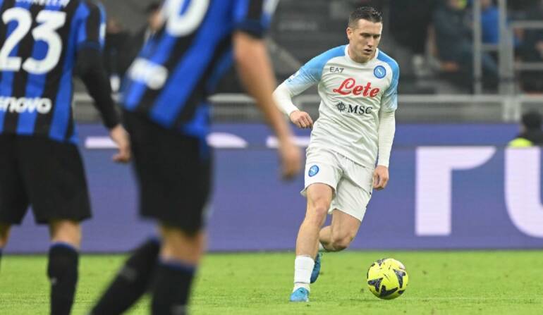Il Napoli cade a San Siro: decide Dzeko, l’Inter vince di misura