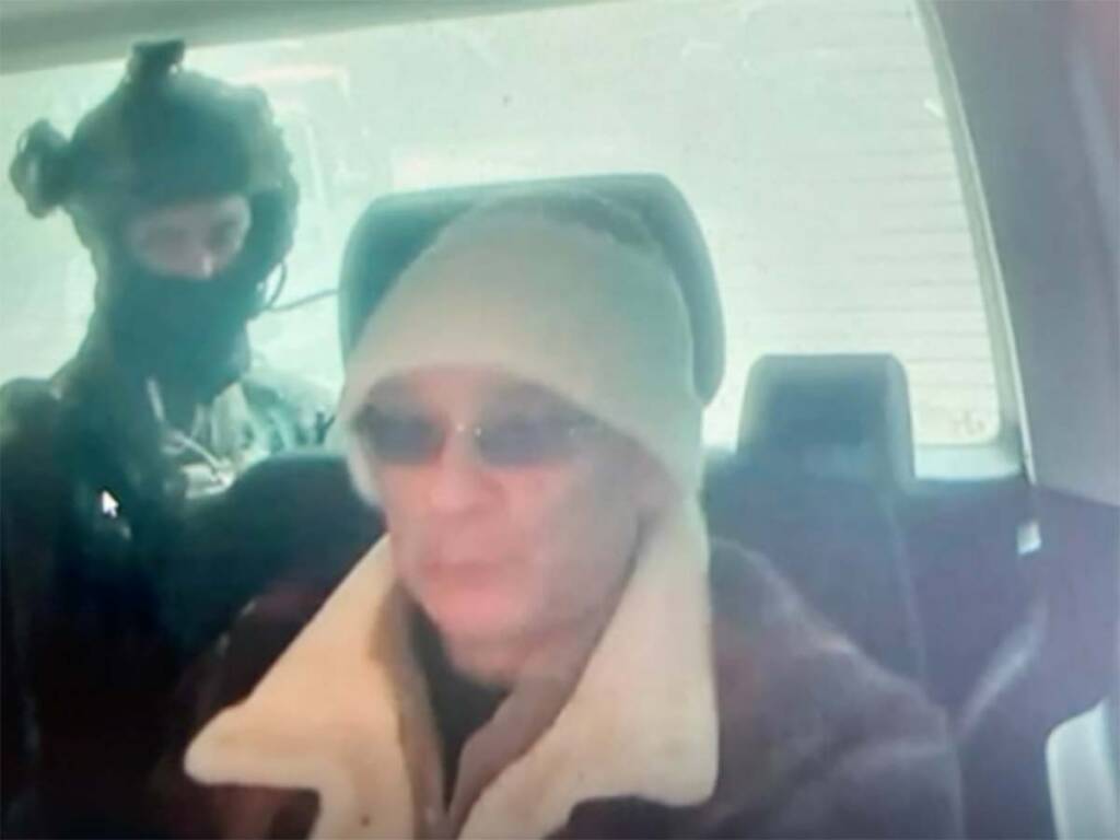 I pizzini di Messina Denaro: “Vi abbraccio tutti”… e striglia la figlia