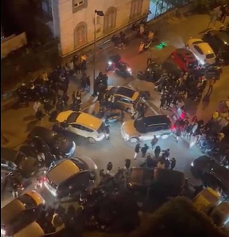 Napoli, stop alla musica notturna a Piazza Bellini