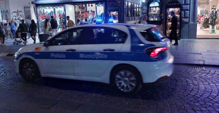 Napoli: incremento dei controlli contro il commercio abusivo