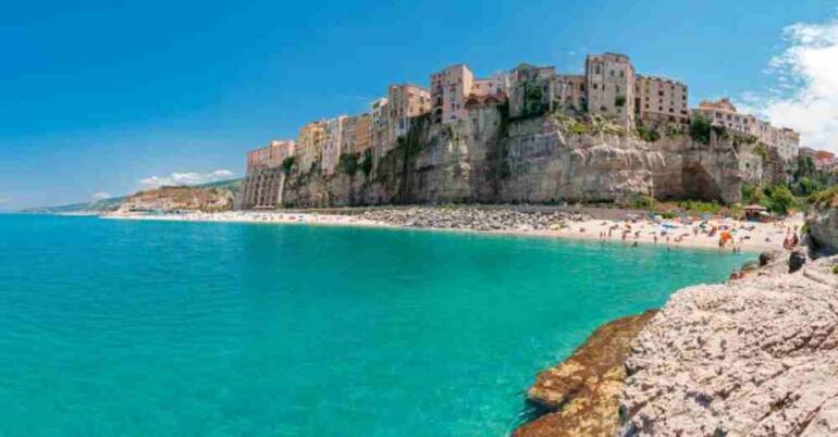 ‘Ndrangheta: operazione Dda Catanzaro, interessi su turismo ‘Costa degli Dei’