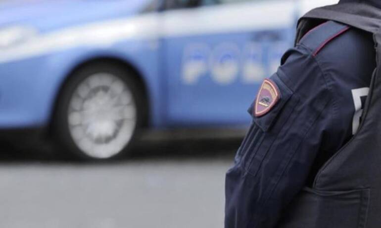 Portici, donna ferita a colpi di pistola