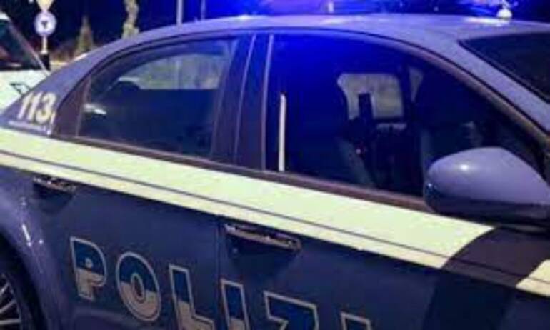 pozzuoli, tenta furto in villa