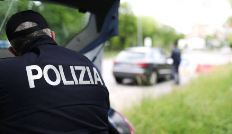 Ruba la batteria di un’auto a Ponticelli: denunciato