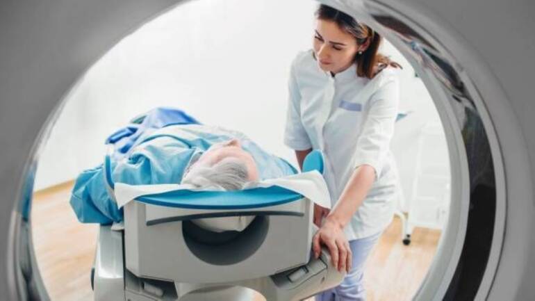 Salerno, 68enne muore in ospedale durante una tac: interrogazione FDI