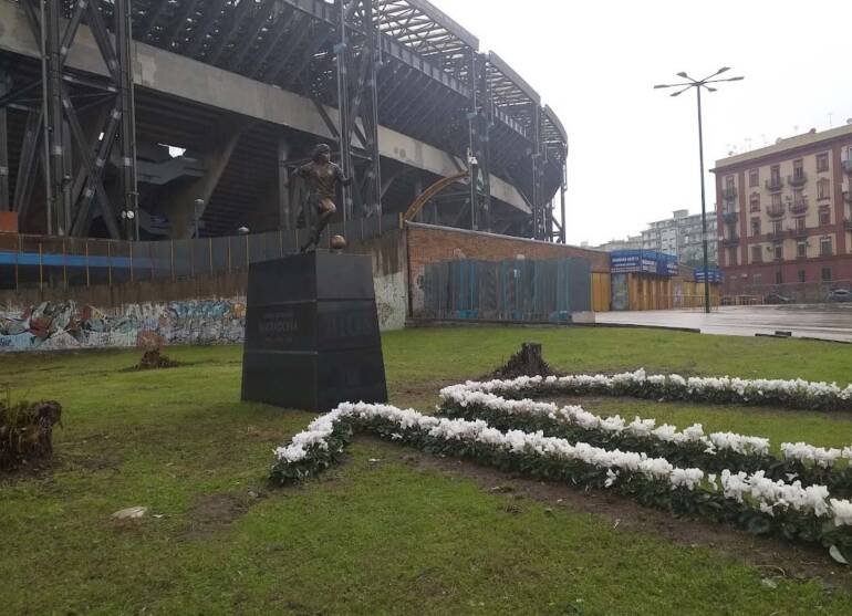 Napoli, l’assessore Ferrante: “Statua di Maradona? Iter fermo per indagini penali”