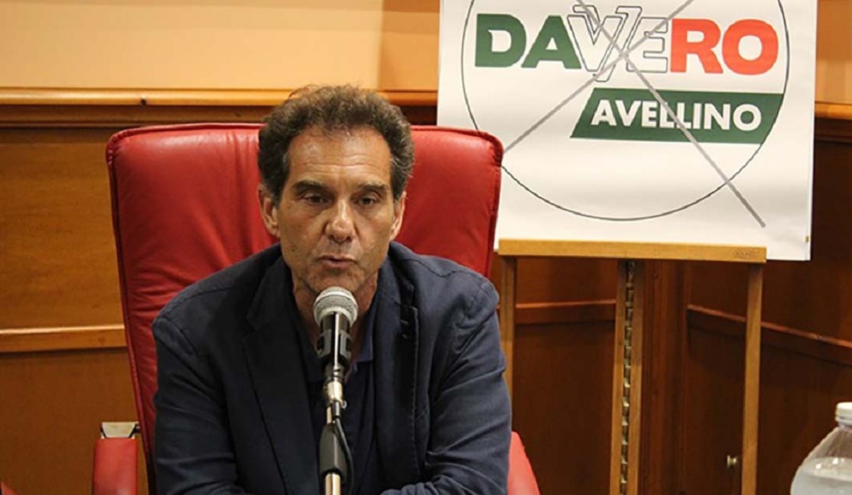 “Gli spacco la faccia”: bufera sul presidente del Consiglio comunale di Avellino