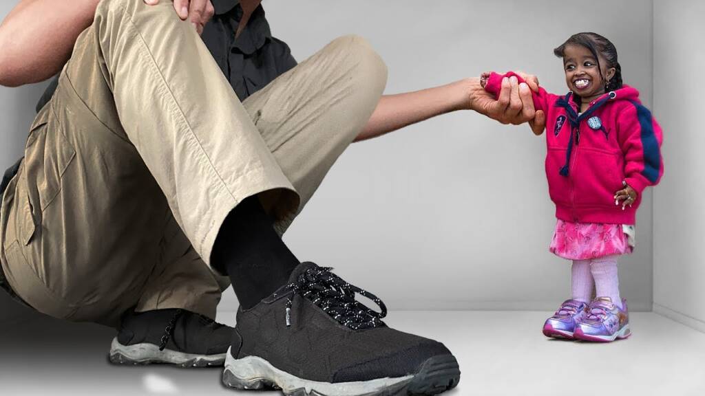 LA DONNA PIÙ BASSA DEL MONDO (28 anni, 62 cm) VIDEO