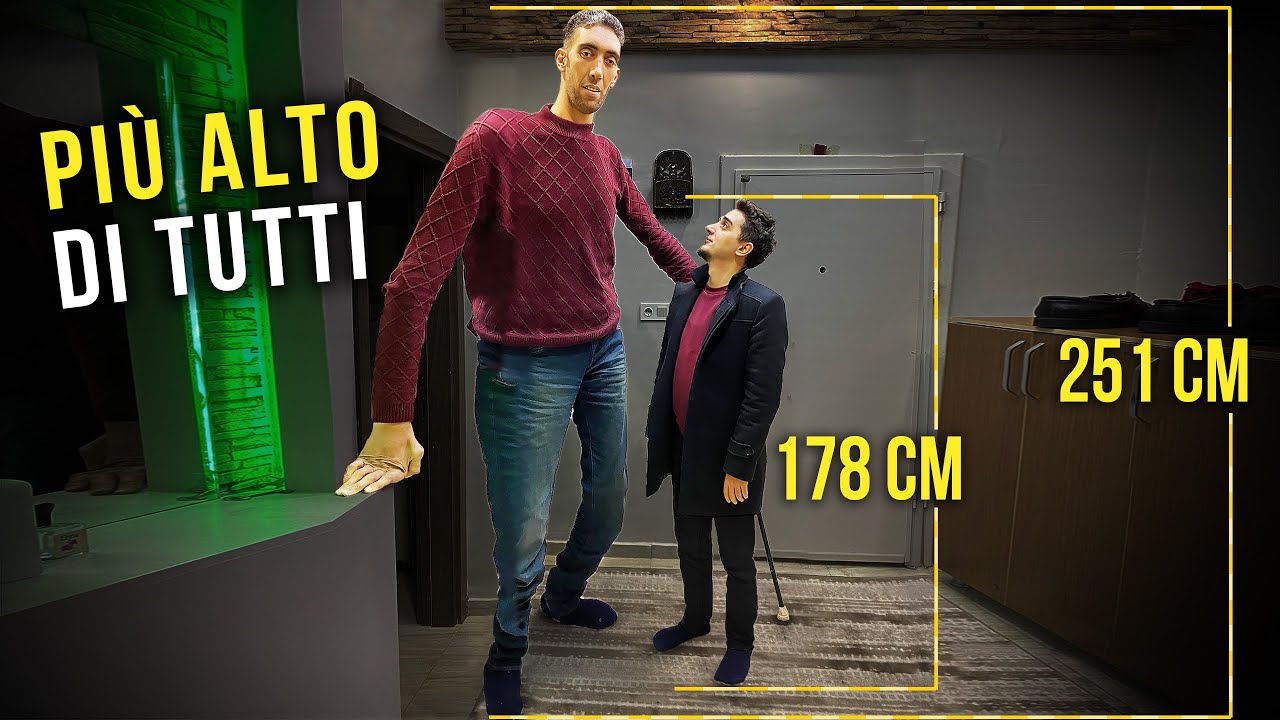 Come vive uno degli uomini più alti del Mondo (251 cm) ?  VIDEO