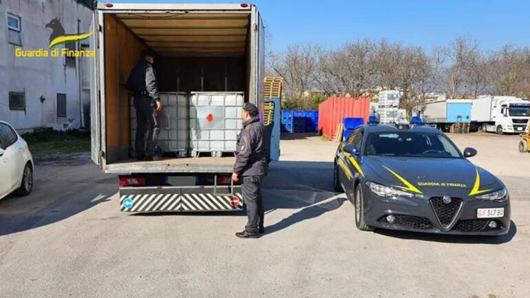 Nola, sequestrati oltre17mila litri di alcol etilico di contrabbando: 2 persone denunciate