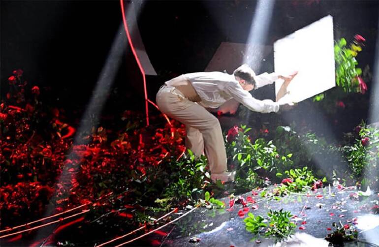 Il governatore Toti contro Blanco: “Nessuno tocchi i fiori di Sanremo”