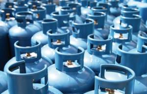 Napoli, scoperta vendita abusiva di bombole di gas: attività chiusa a Calata Capodichino