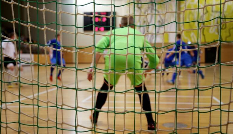 Partita calcio a 5 sospesa ad Angri: tifosi di casa aggrediscono calciatori ospiti con coltelli, ferito un giocatore