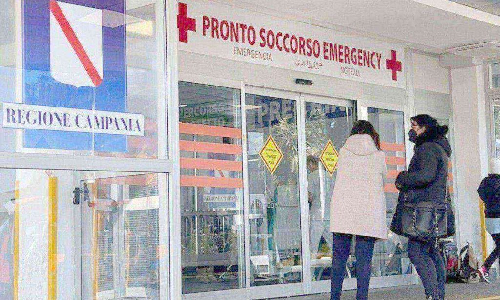 Napoli, lite per viabilità a Chiaiano: 3 accoltellati. Uno è grave