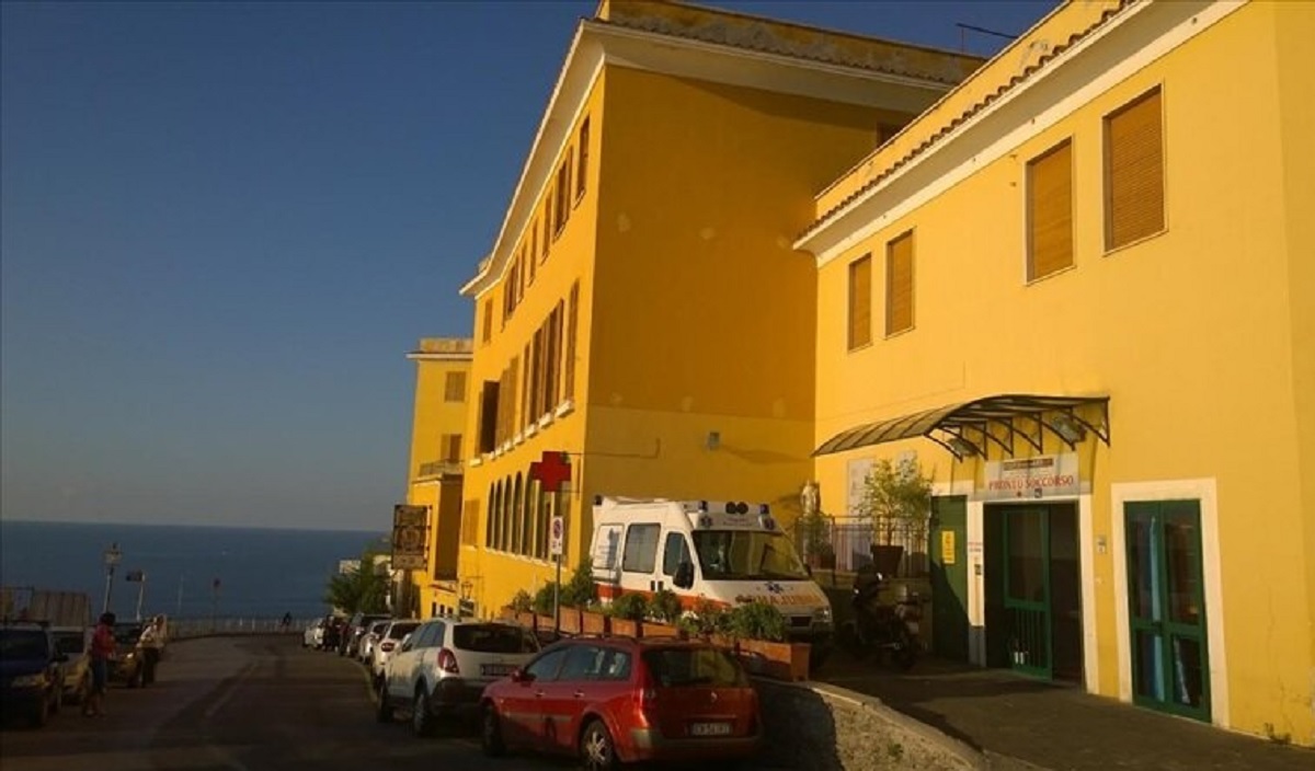 Amalfi, mancano i medici: paziente fa giro di cinque ospedali