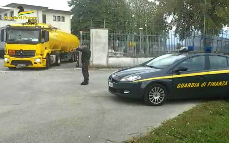 Traffico transnazionale di carburanti, 41 indagati