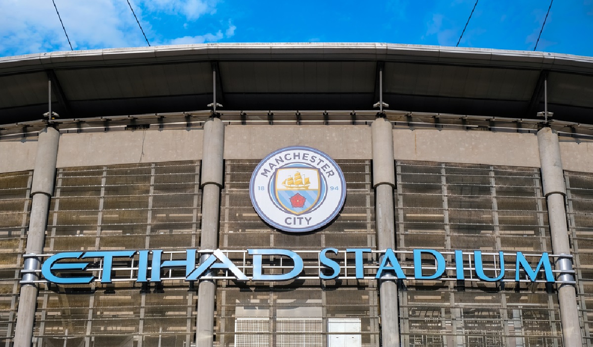 Manchester City accusato di violazioni finanziarie: “Rischio penalizzazione o esclusione da Premier”