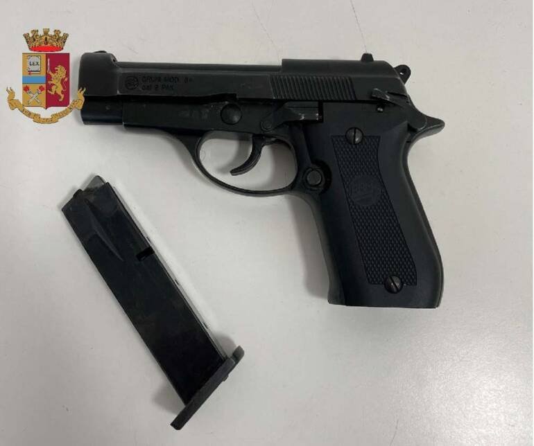 Ad Ercolano donna rapina commerciante: inseguita e arrestata col complice