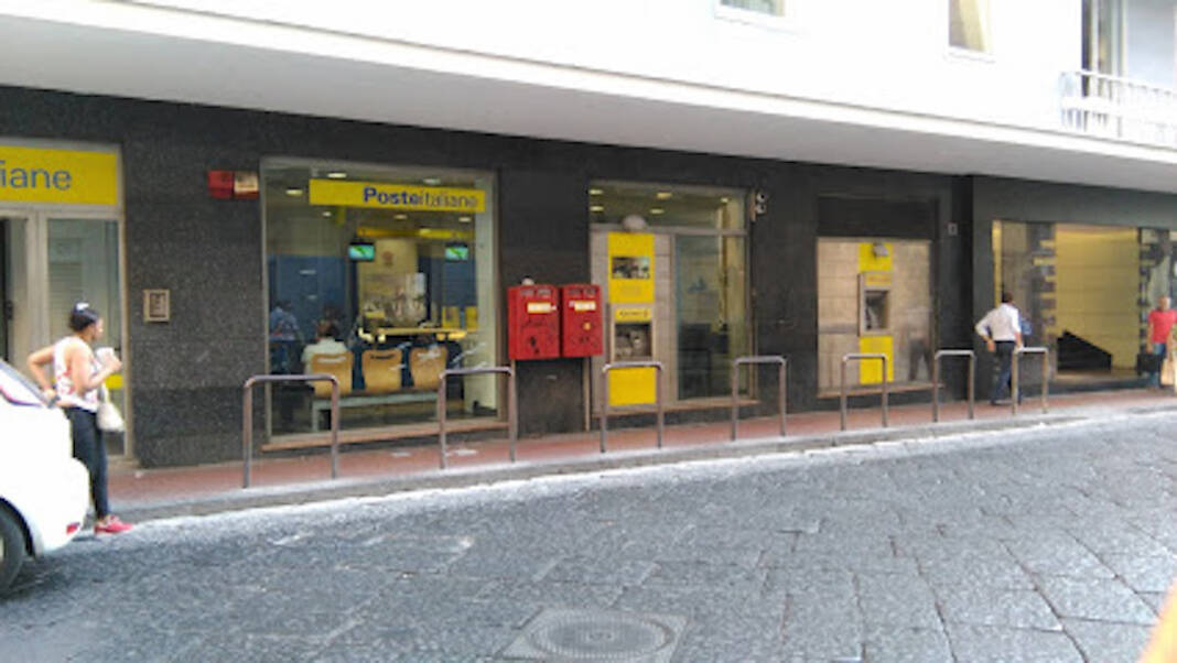 napoli bomba carta poste