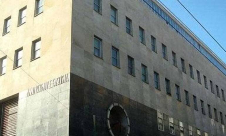 Napoli, bomba carta davanti sede Poste, non si esclude pista anarchica