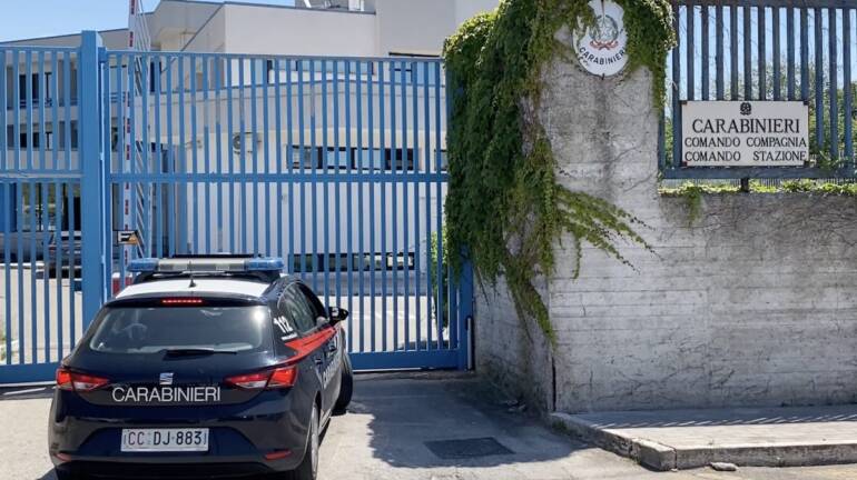 Pozzuoli ruba materiale ortopedico