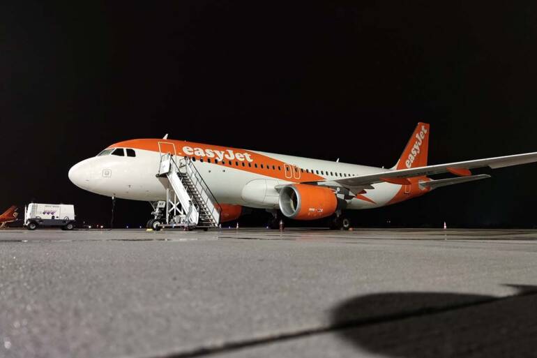 Volo in ritardo Easyjet Napoli Milano di quasi quattro ore, 250euro ai passeggeri
