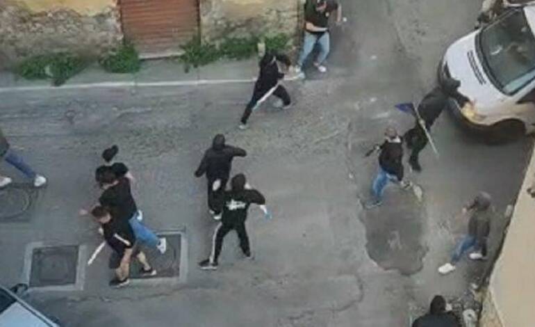 Scontri tra ultras di Nocerina e Brindisi, 6 misure cautelari e 24 indagati