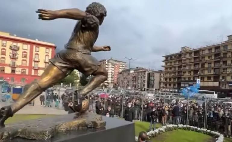 Napoli, vicenda statua Maradona: archiviate le indagini per gli ex assessori De Majo e Giordano