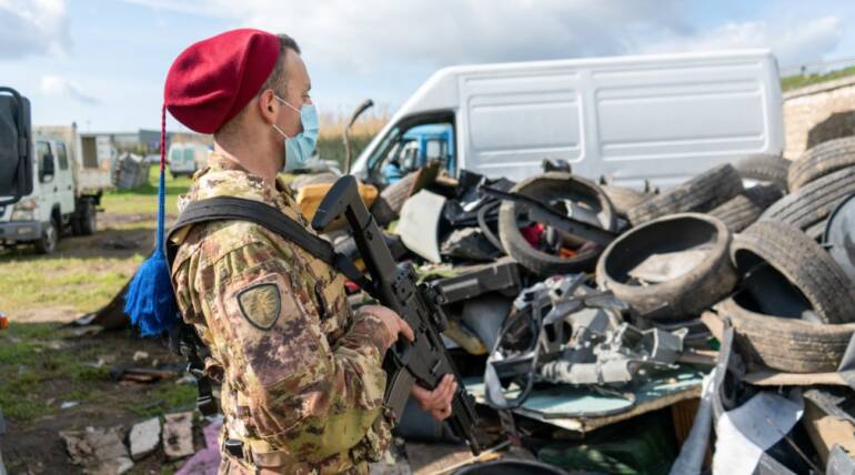 Terra dei fuochi maxi sequestro rifiuti