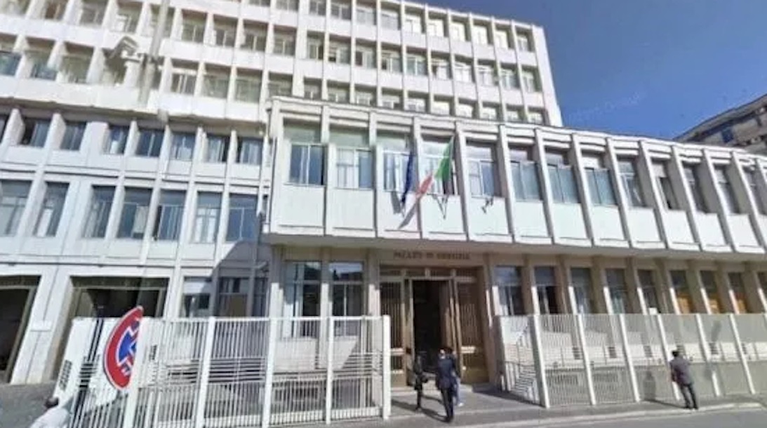 Garante Provincia Caserta concede favori detenuto, patteggia 1 anno 10 mesi