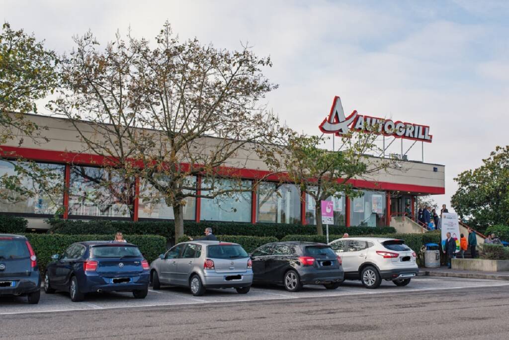 Furti negli autogrill sulla A13: arrestati 2 napoletani