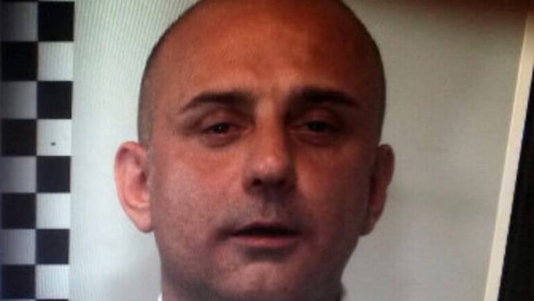 Arrestato a Casoria, il rapinatore mago dei travesitimento: Vincenzo Esposito o’ francese