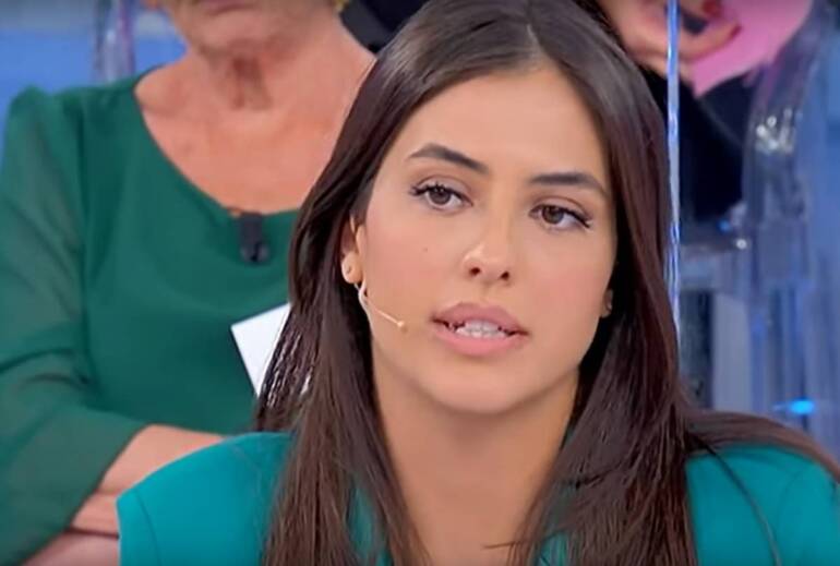 Ex ‘tronista’ indagata per stalking, “accuse infamanti”