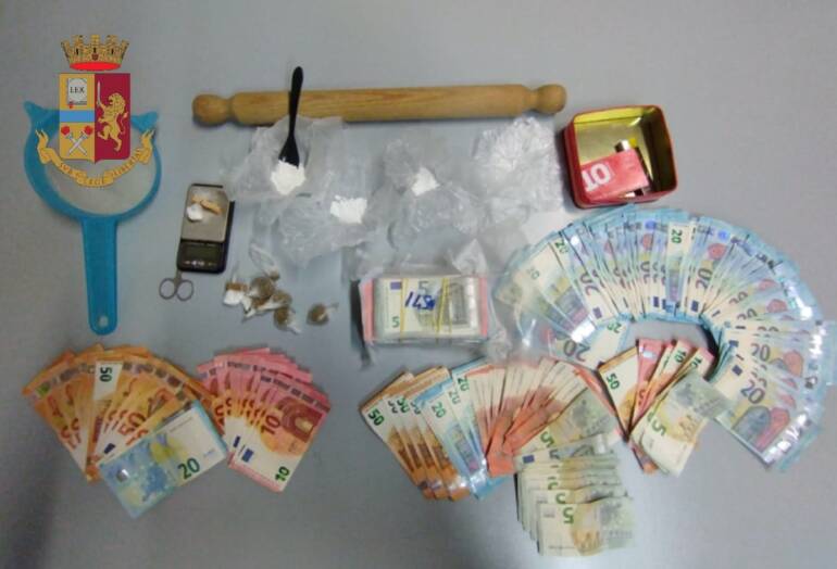 Forcella, sorpresi a confezionare droga: arrestati