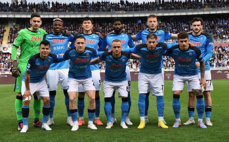 De Laurentiis consegna il premio scudetto al gruppo squadra del Napoli: ecco la cifra