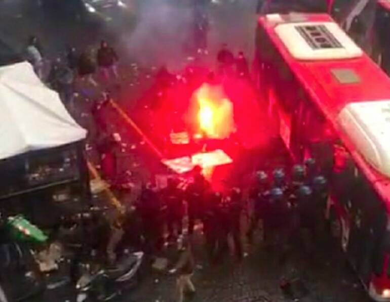 Scontri a Francoforte e uso di fumogeni, Daspo per cinque tifosi napoletani