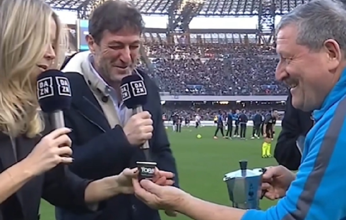 Tommy Starace show al Maradona: offre il caffè a Diletta Leotta, Ferrara e Ambrosini. VIDEO